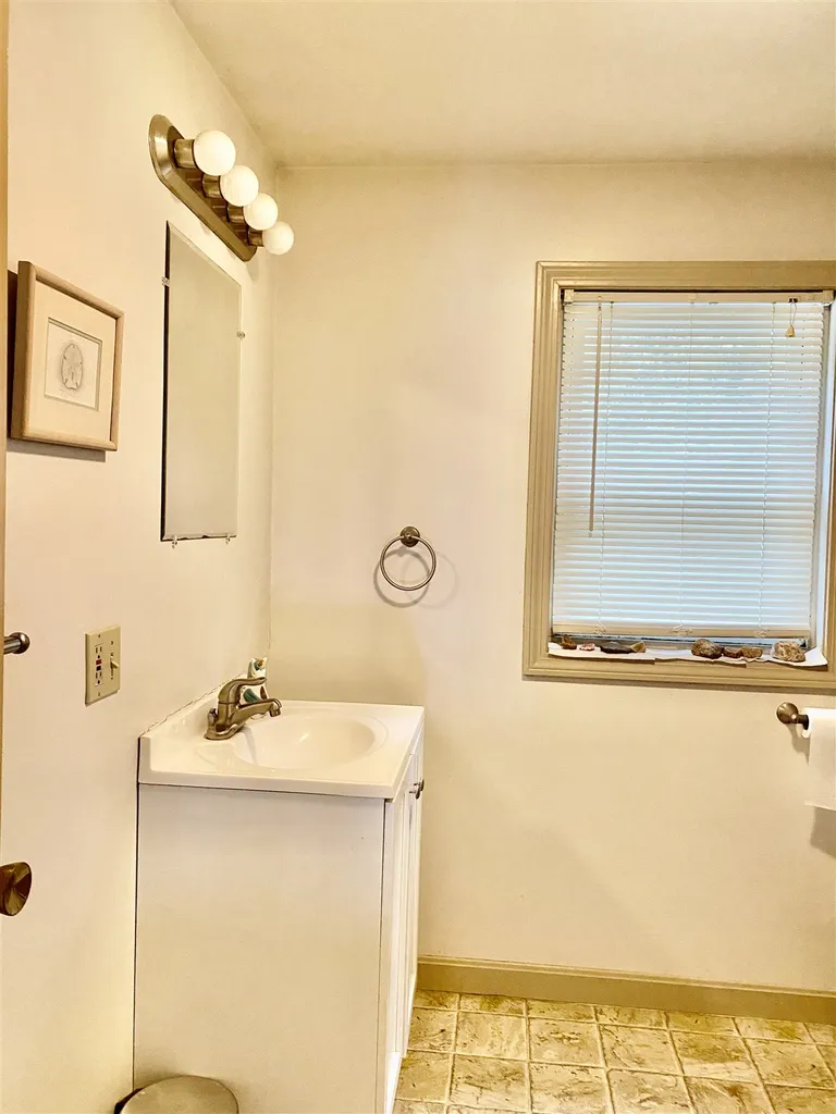 25 Oak Street Newport NH 03773