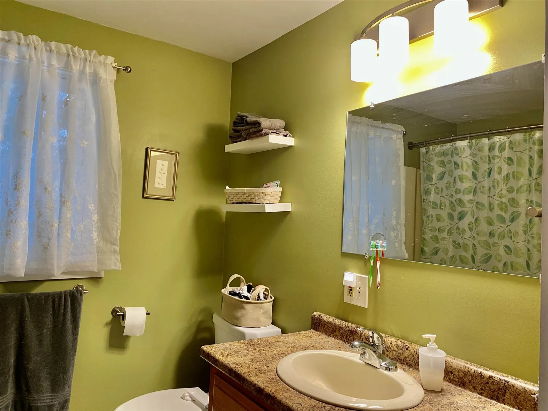 25 Oak Street Newport NH 03773