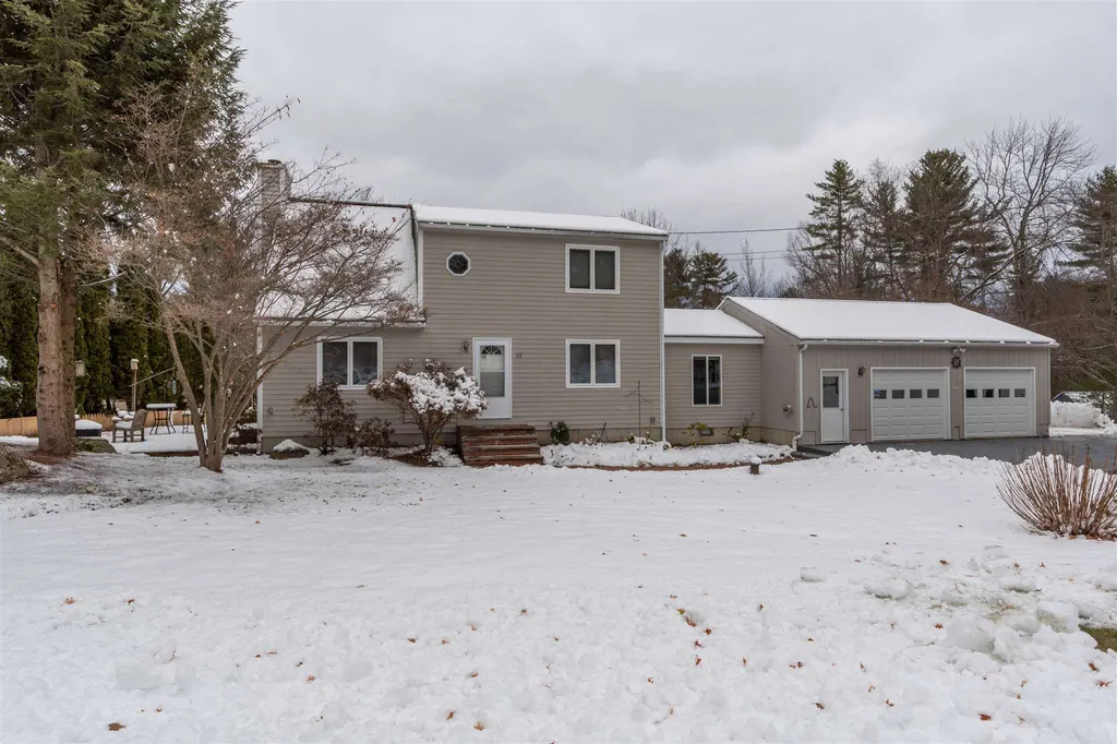 17 Pasture Drive Hudson NH 03051