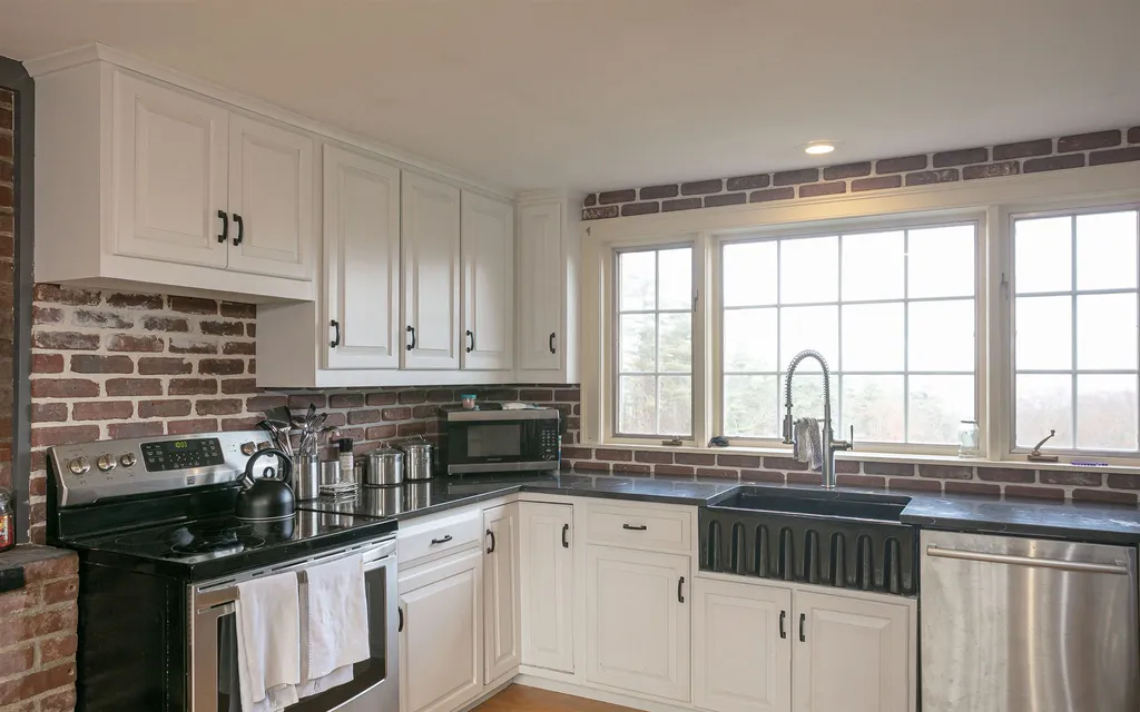 10 Macri Lane Walpole NH 03608