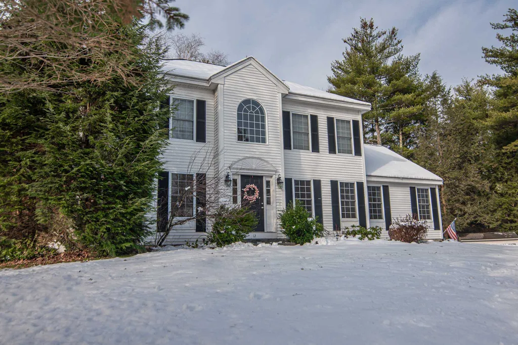 12 Bayberry Road Chester NH 03036