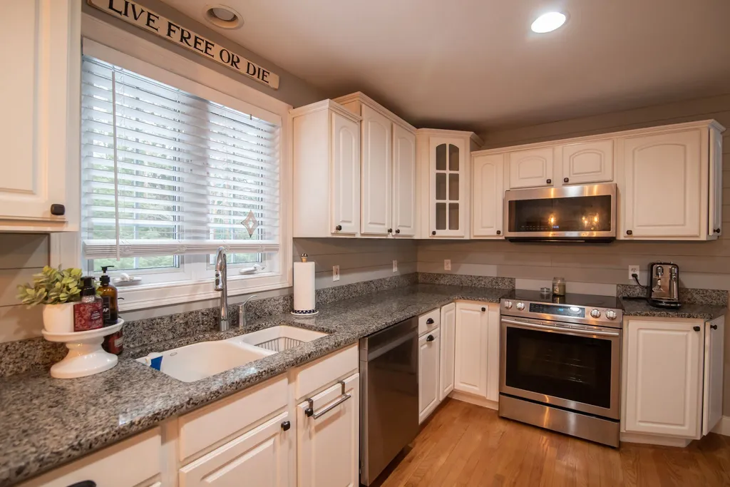 12 Bayberry Road Chester NH 03036
