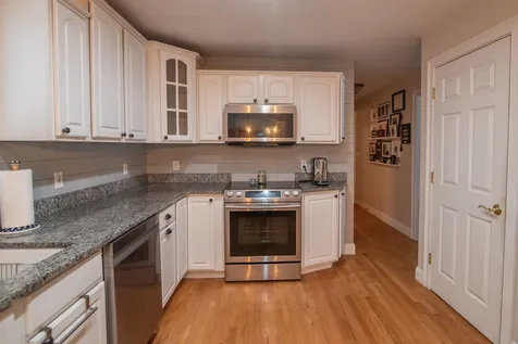 12 Bayberry Road Chester NH 03036