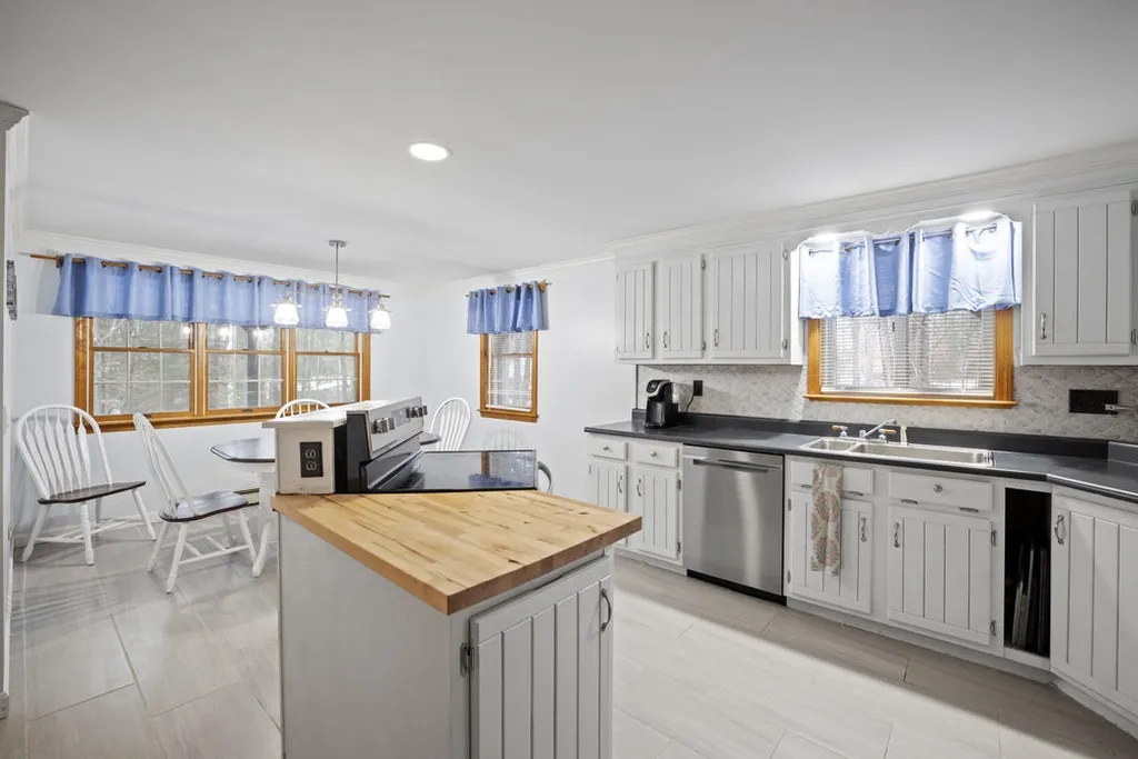 207 Chases Pond Road York ME 03909