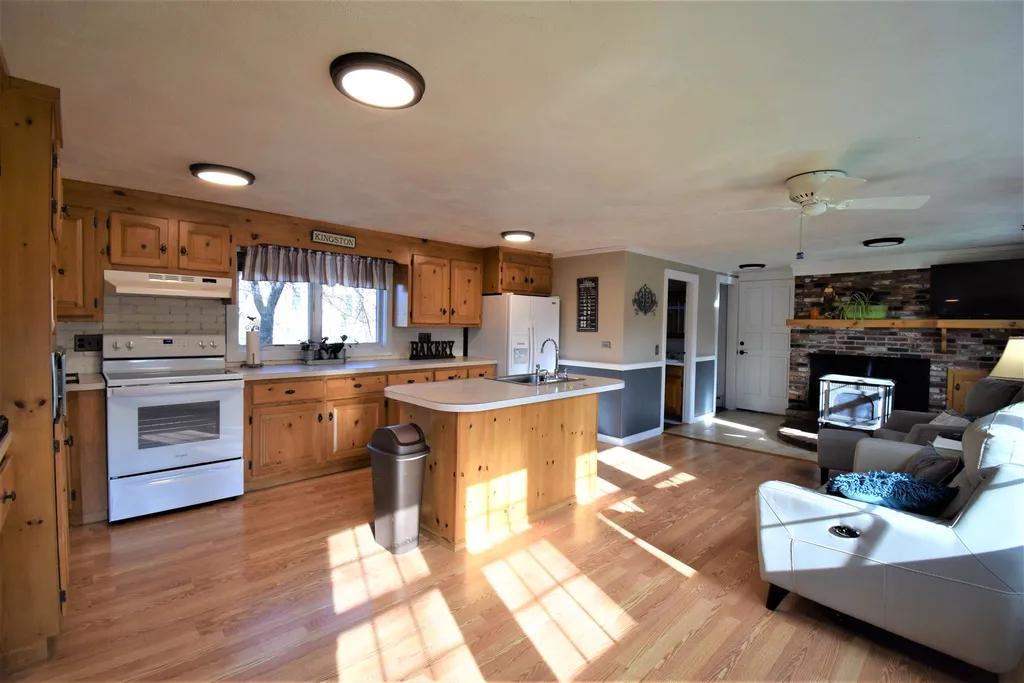 161 Main Street Kingston NH 03848