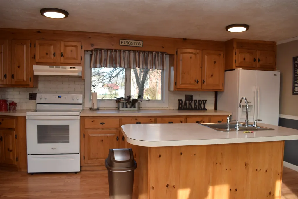 161 Main Street Kingston NH 03848