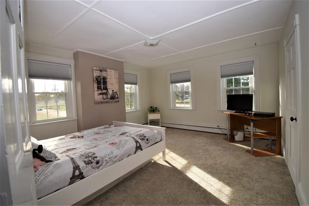 161 Main Street Kingston NH 03848