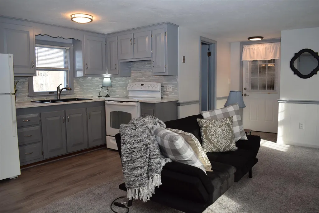 161 Main Street Kingston NH 03848