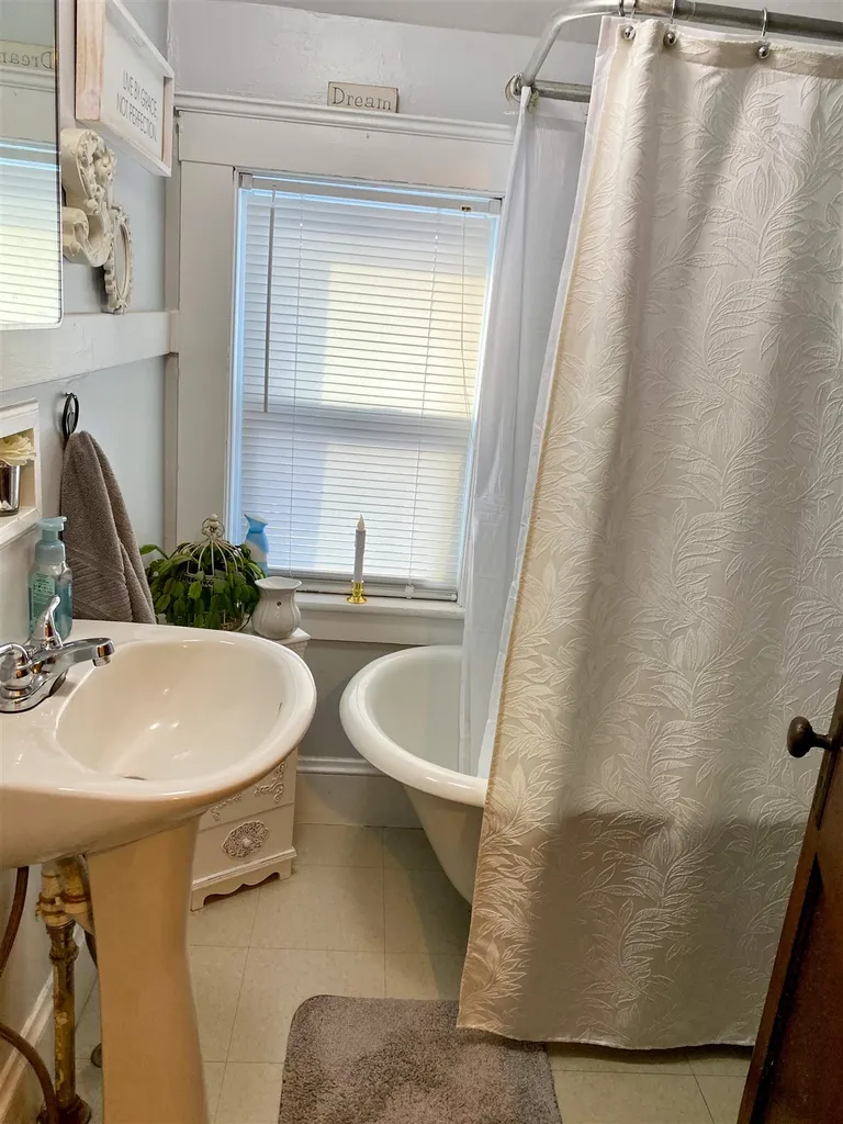 438 West Main Street Tilton NH 03276