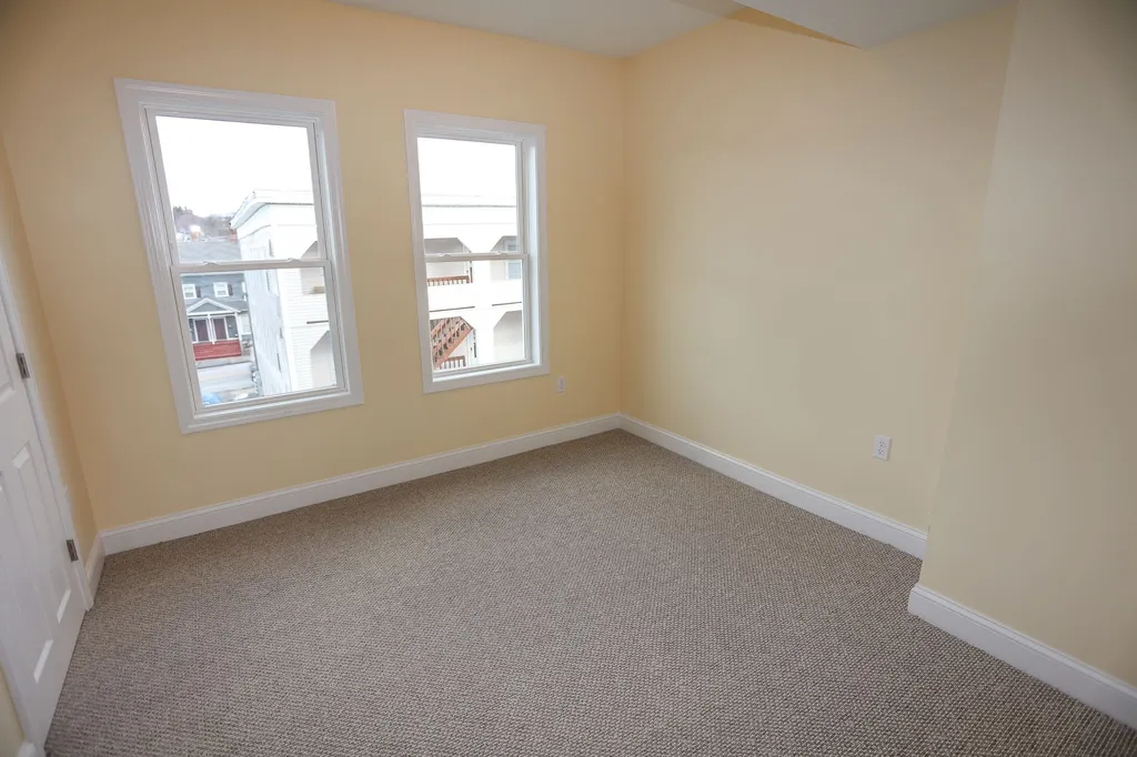 21 Clifford Avenue Manchester NH 03103