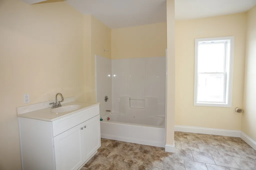 21 Clifford Avenue Manchester NH 03103