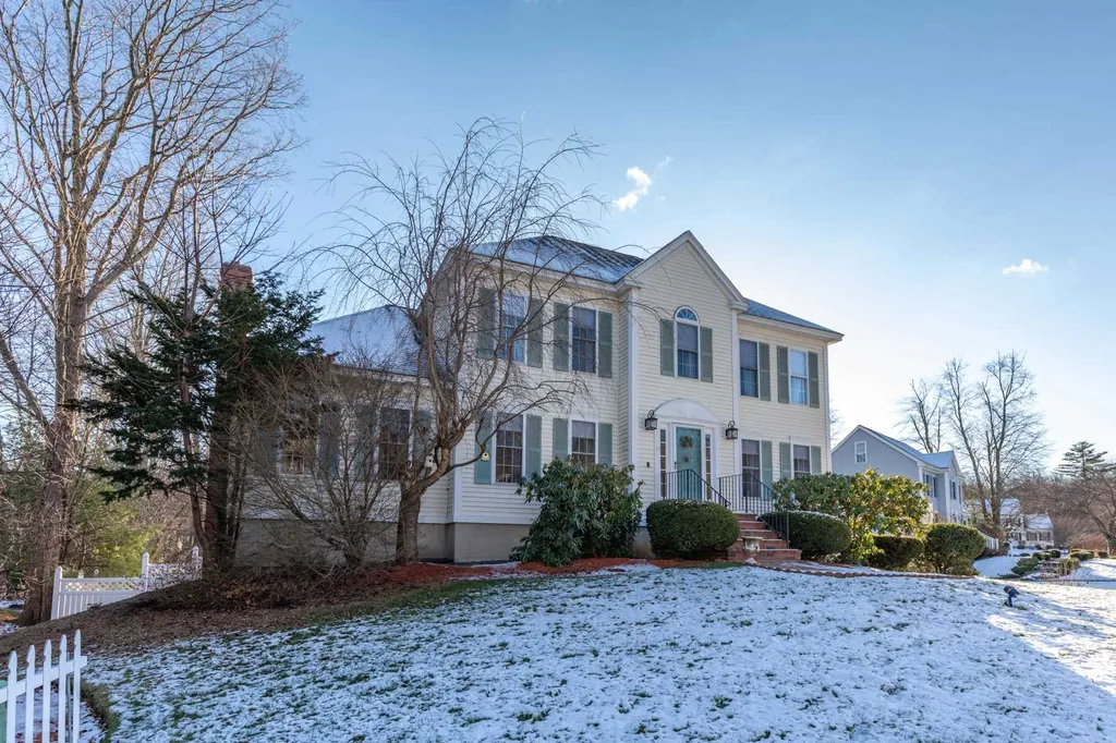 11 Quaker Lane Seabrook NH 03874