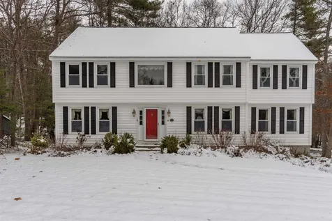 38 Cathedral Circle Nashua NH 03063