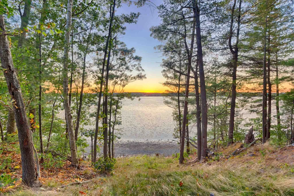 76 Little Bay Road Newington NH 03801