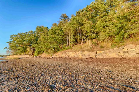 76 Little Bay Road Newington NH 03801