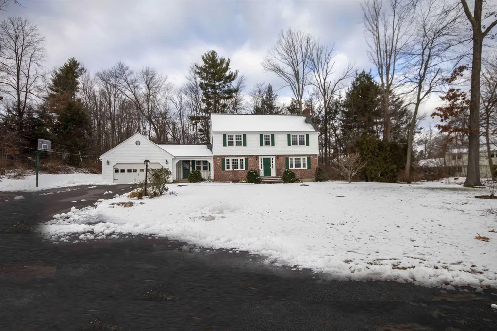 11 Lucille Avenue Salem NH 03079