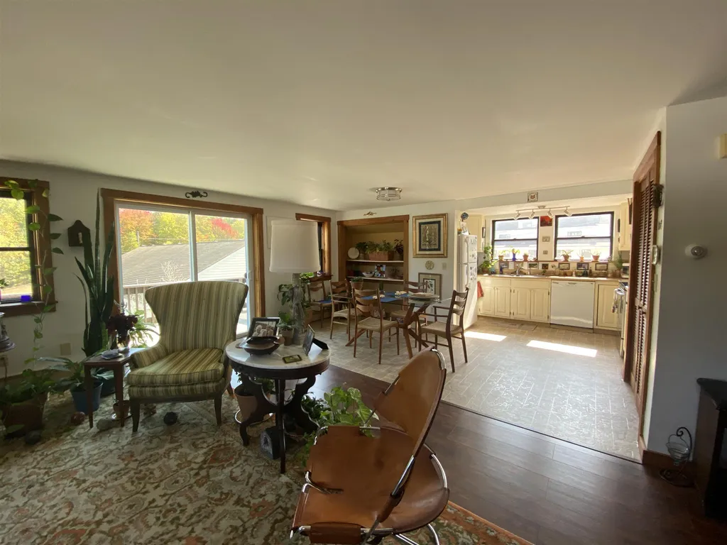 894 County Road New London NH 03257