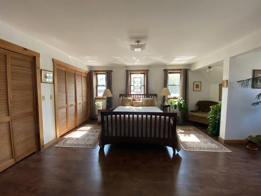 894 County Road New London NH 03257