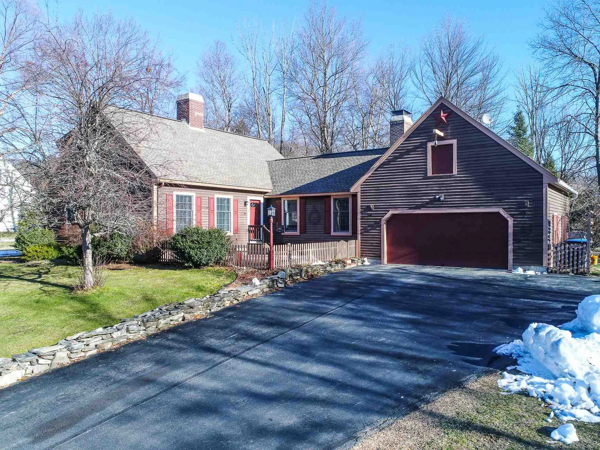 2 Applewood Road Pelham NH 03076