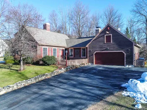 2 Applewood Road Pelham NH 03076