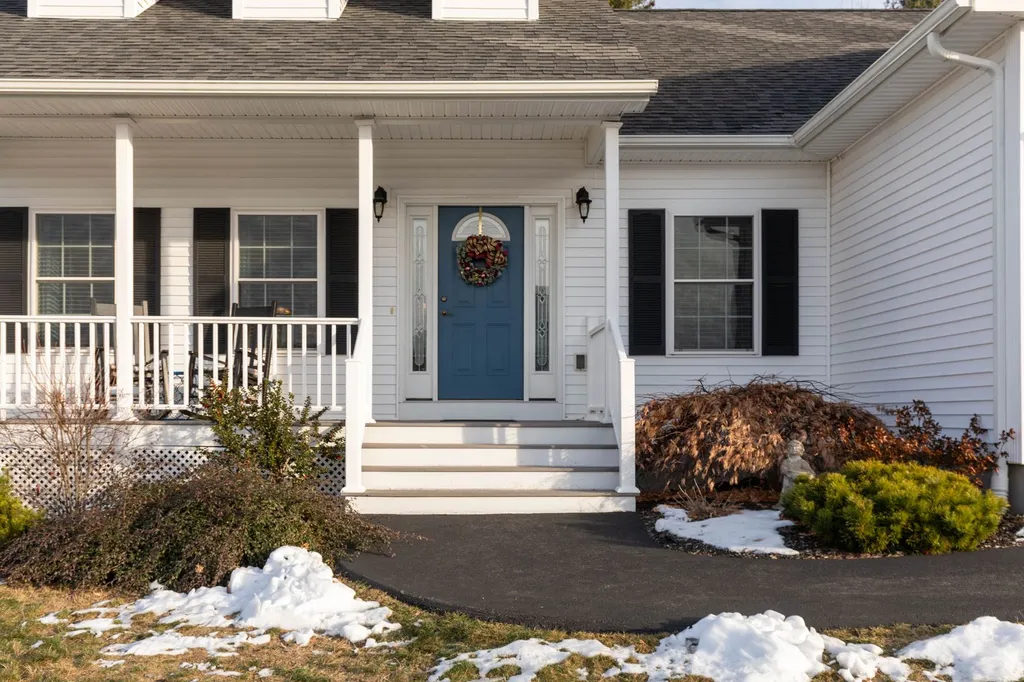 36 Gladiola Way Dover NH 03820