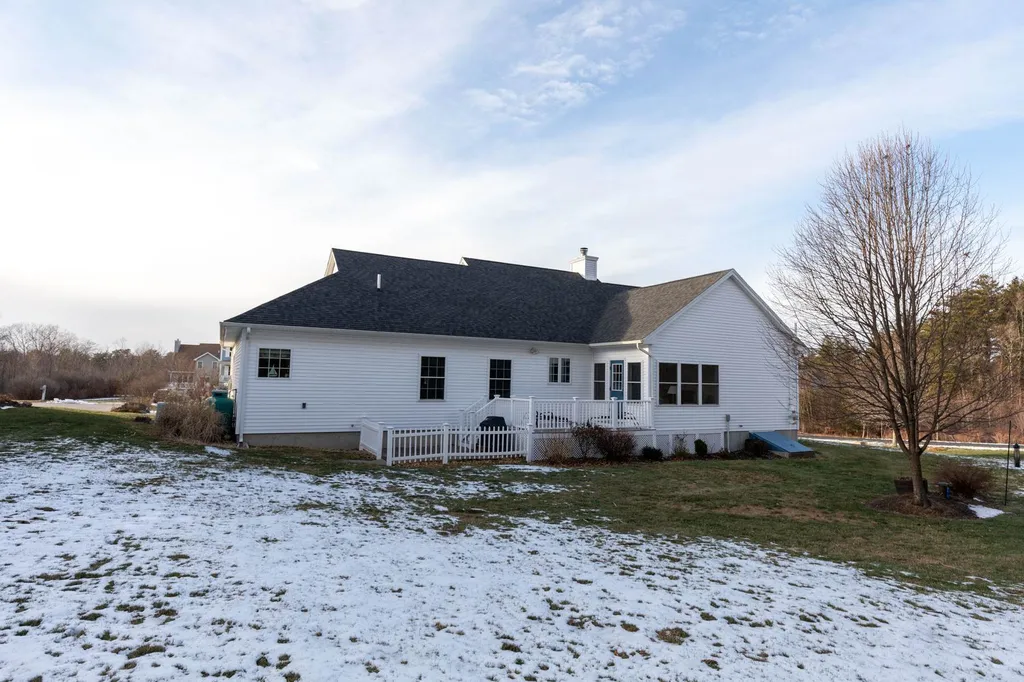 36 Gladiola Way Dover NH 03820