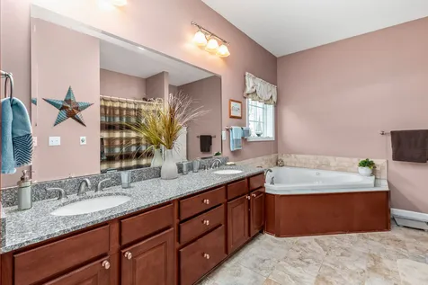 36 Gladiola Way Dover NH 03820