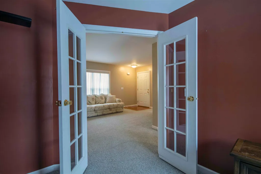 28 Shilah Drive Derry NH 03038