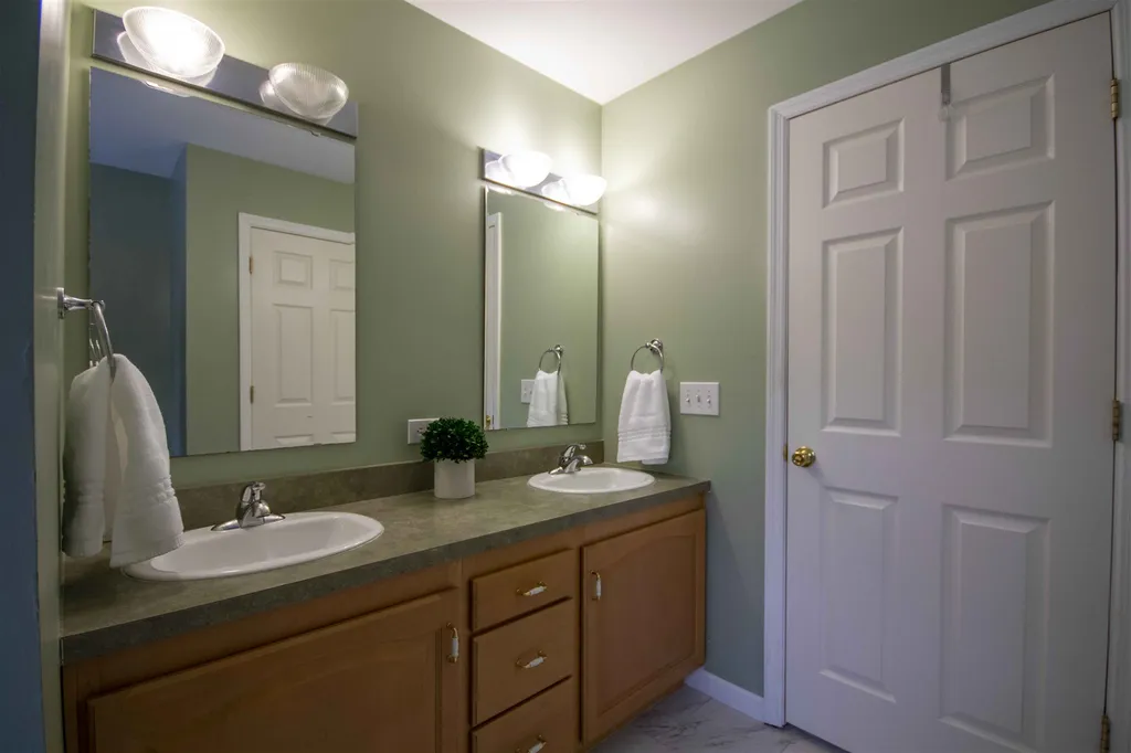 28 Shilah Drive Derry NH 03038