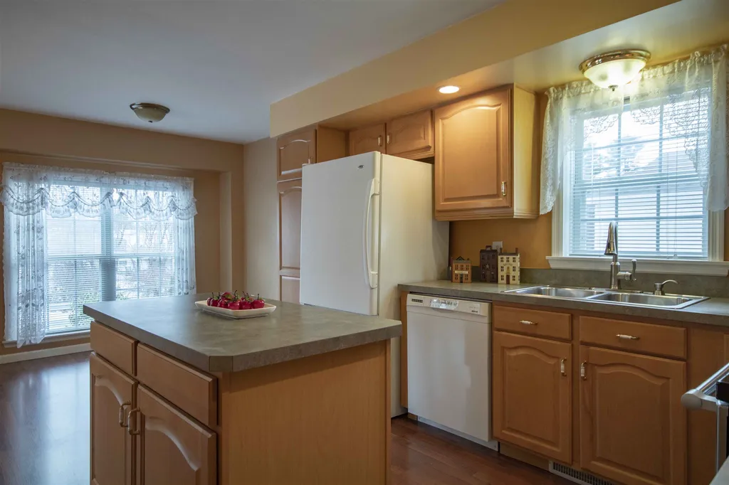 28 Shilah Drive Derry NH 03038