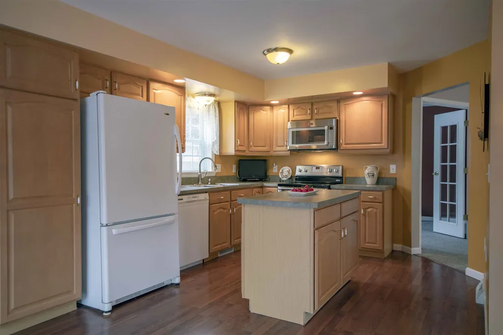 28 Shilah Drive Derry NH 03038
