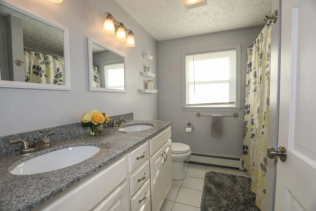 5 Gayle Drive Derry NH 03038