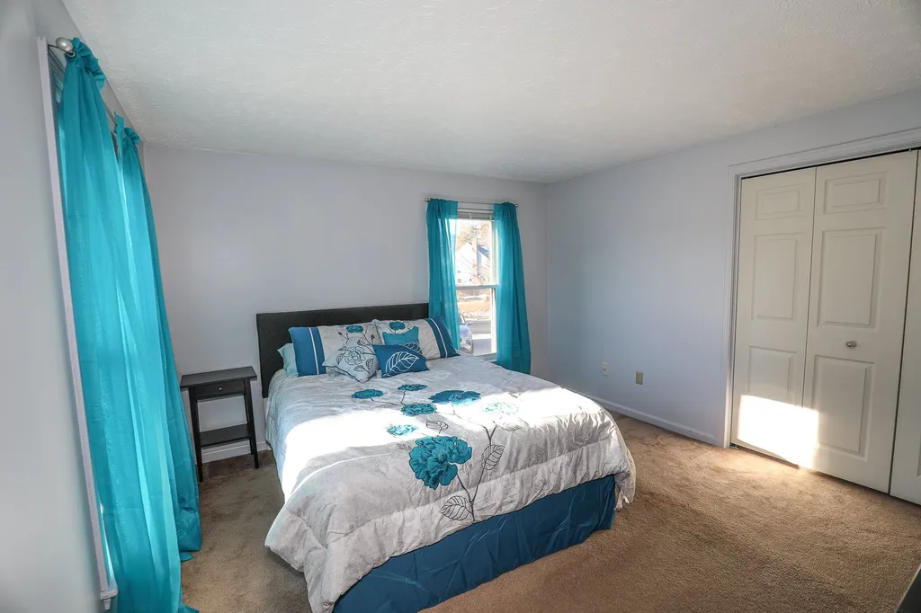 5 Gayle Drive Derry NH 03038
