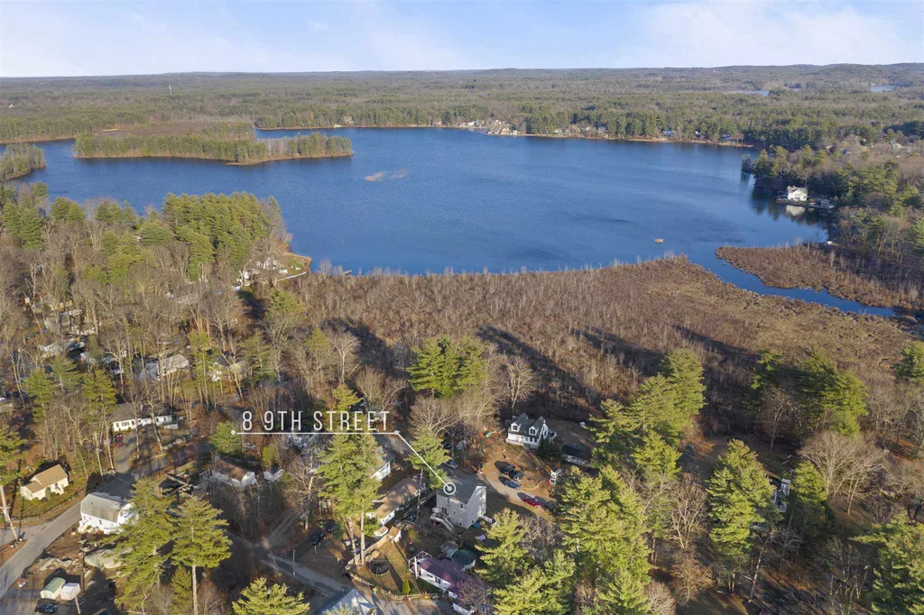 8 9th Street Kingston NH 03848