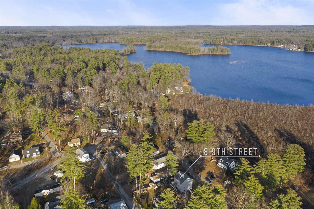 8 9th Street Kingston NH 03848