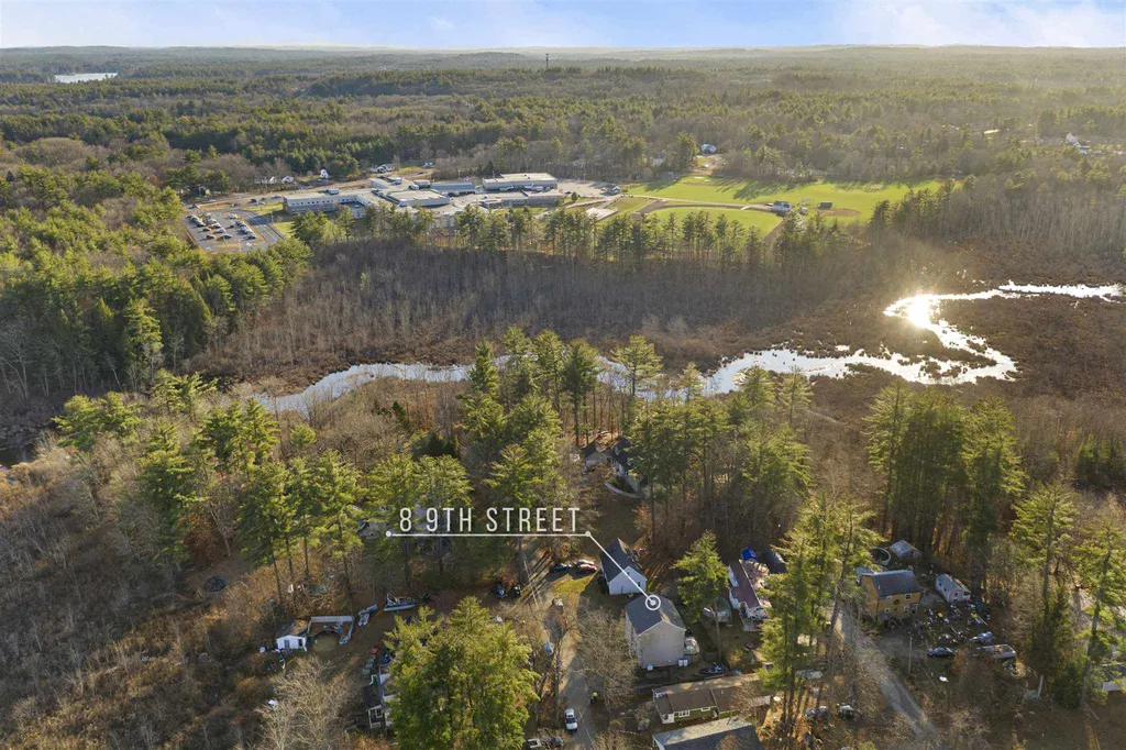 8 9th Street Kingston NH 03848