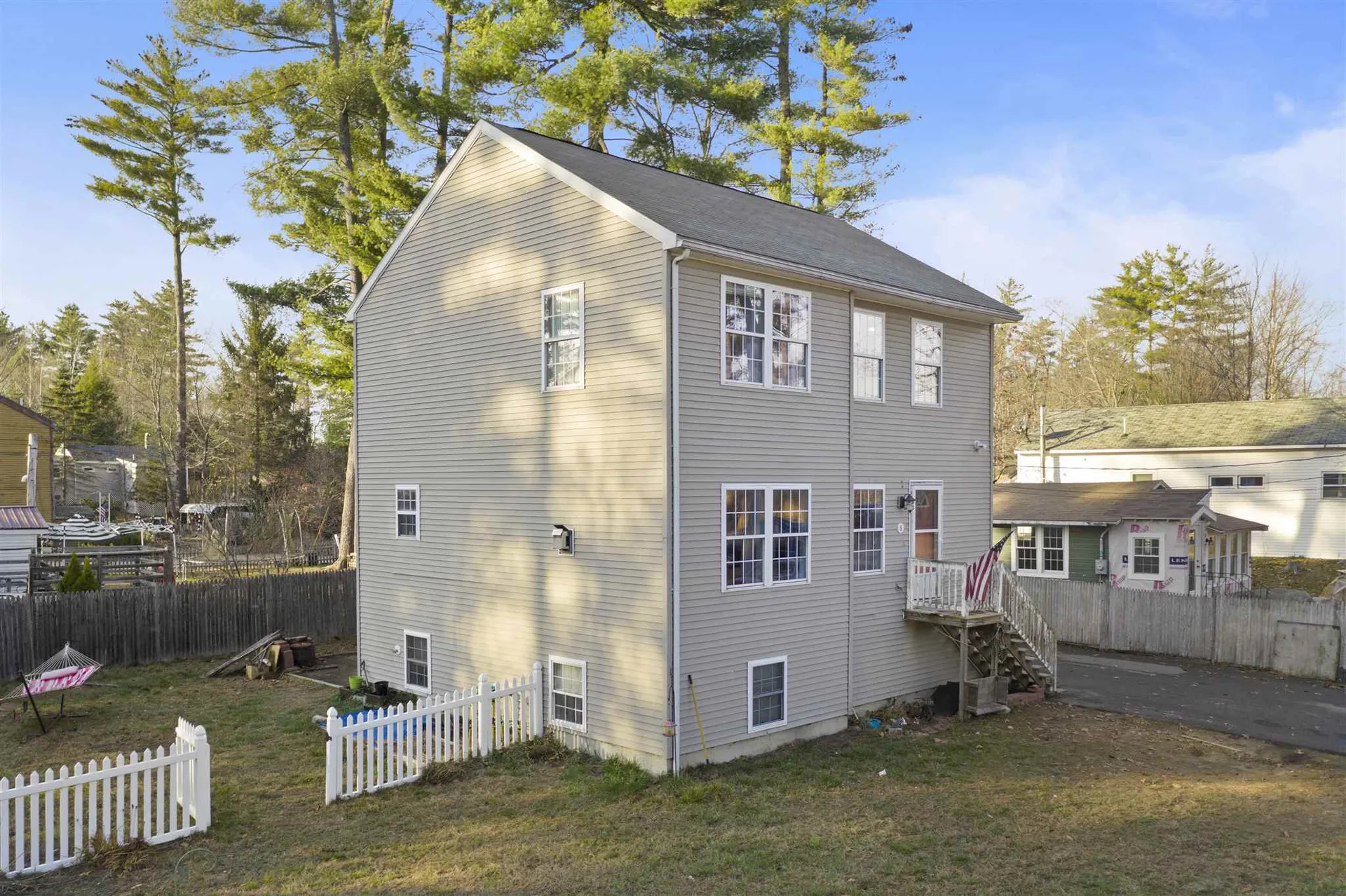 8 9th Street Kingston NH 03848