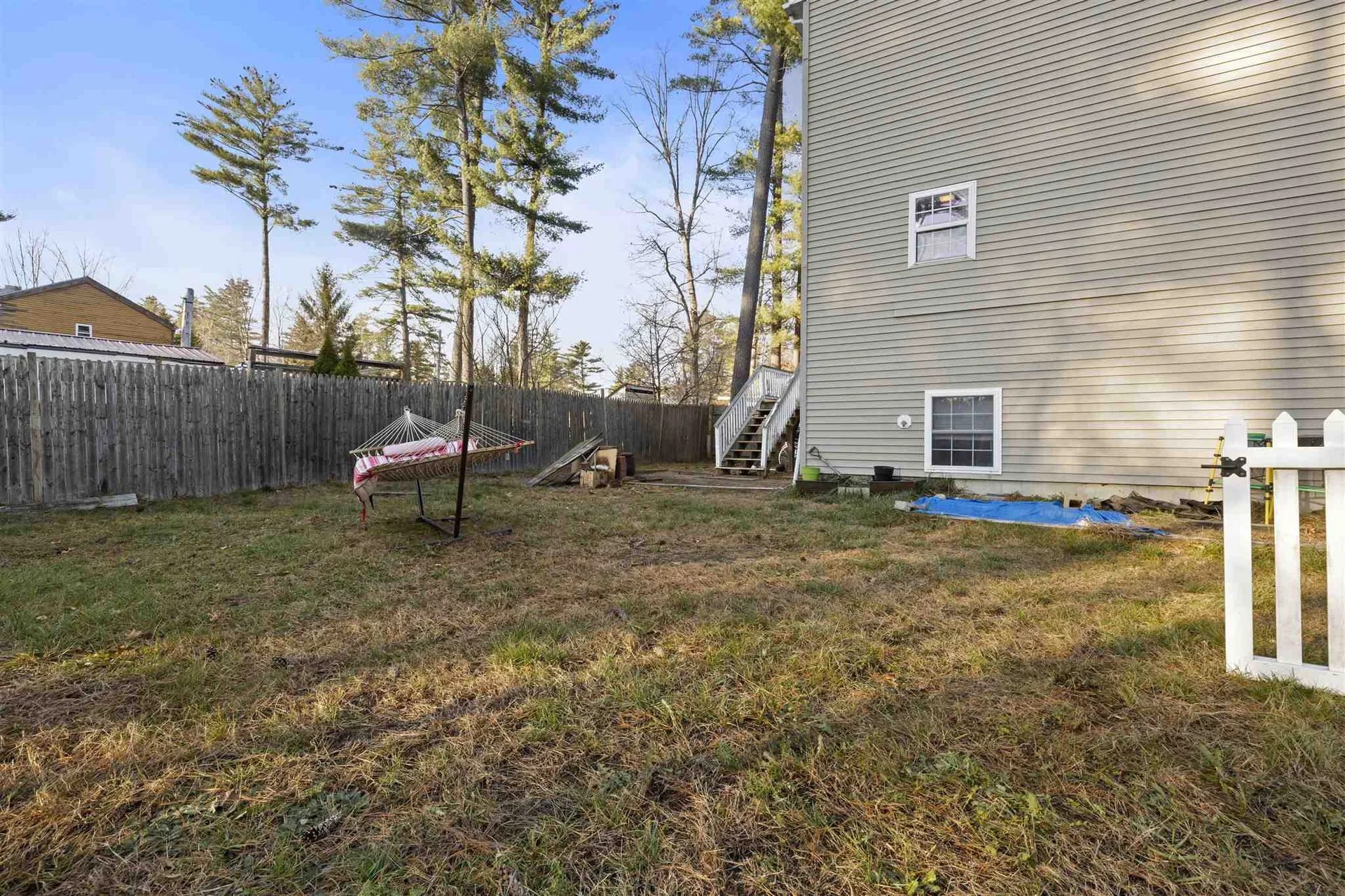 8 9th Street Kingston NH 03848
