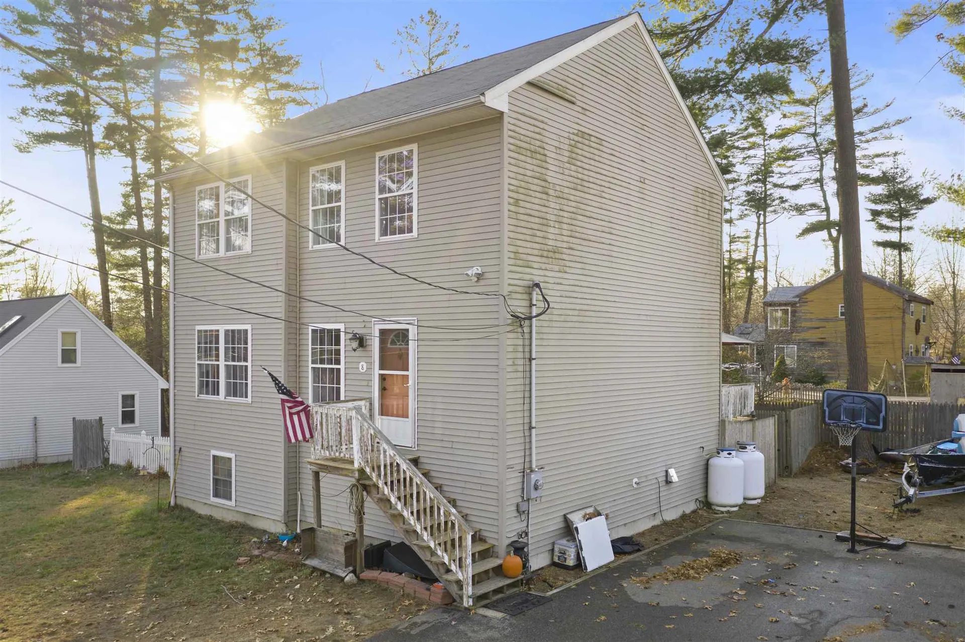 8 9th Street Kingston NH 03848