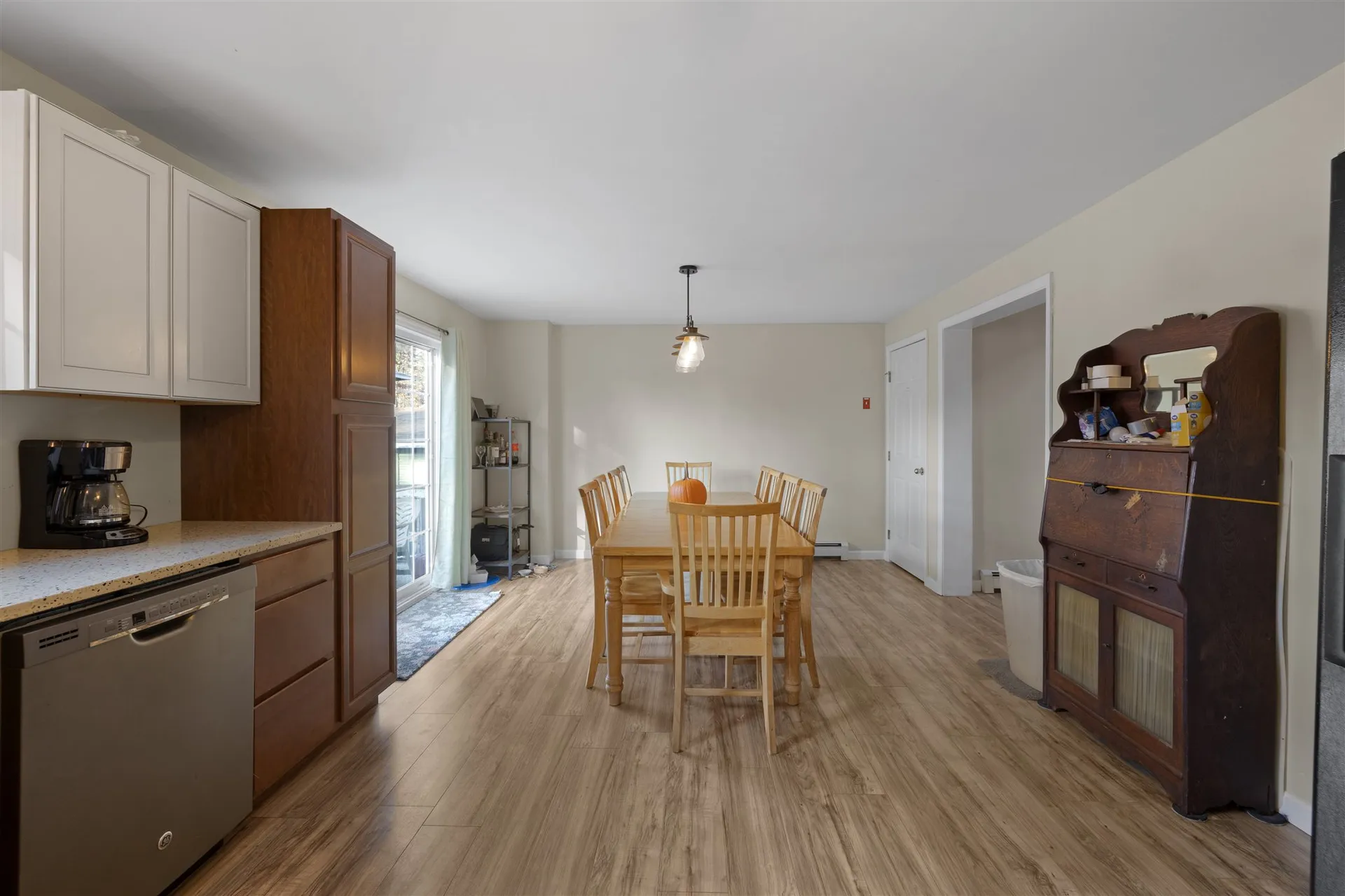8 9th Street Kingston NH 03848