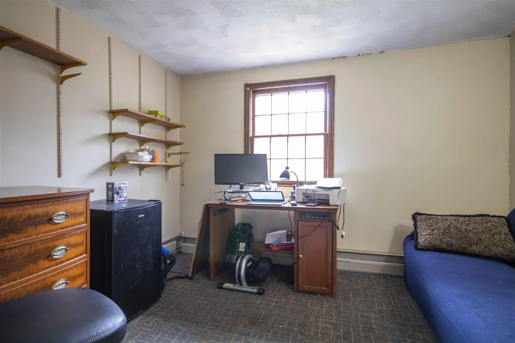 15 Tokanel Drive Londonderry NH 03053