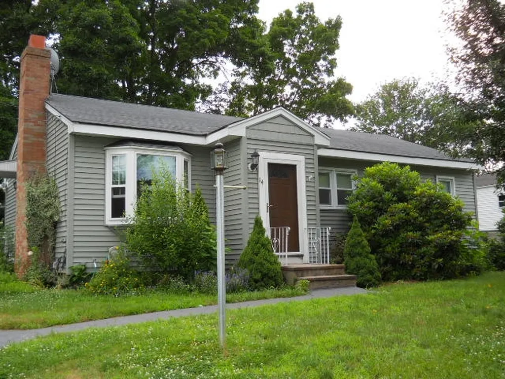 14 Ela Avenue Derry NH 03038
