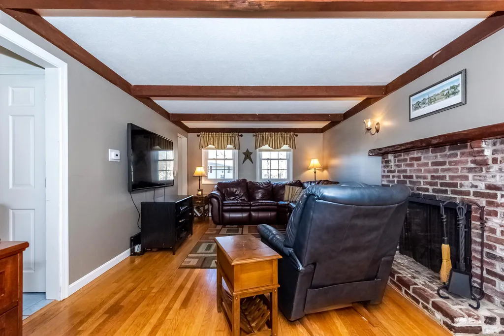 33 Veterans Terrace Somersworth NH 03878