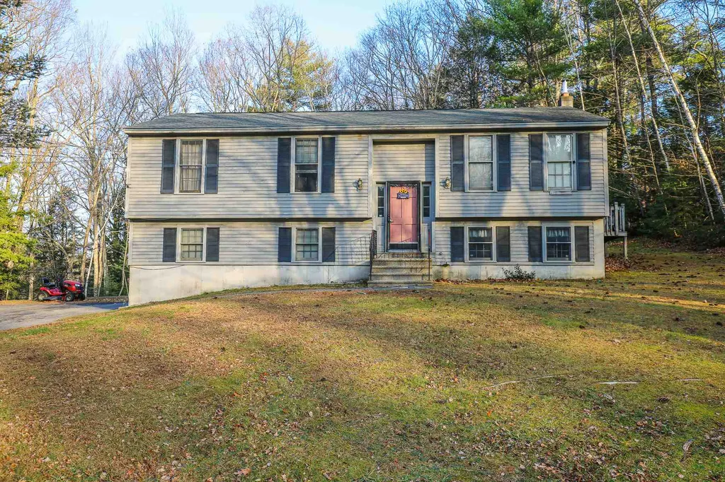 22 Pierce Road Raymond NH 03077