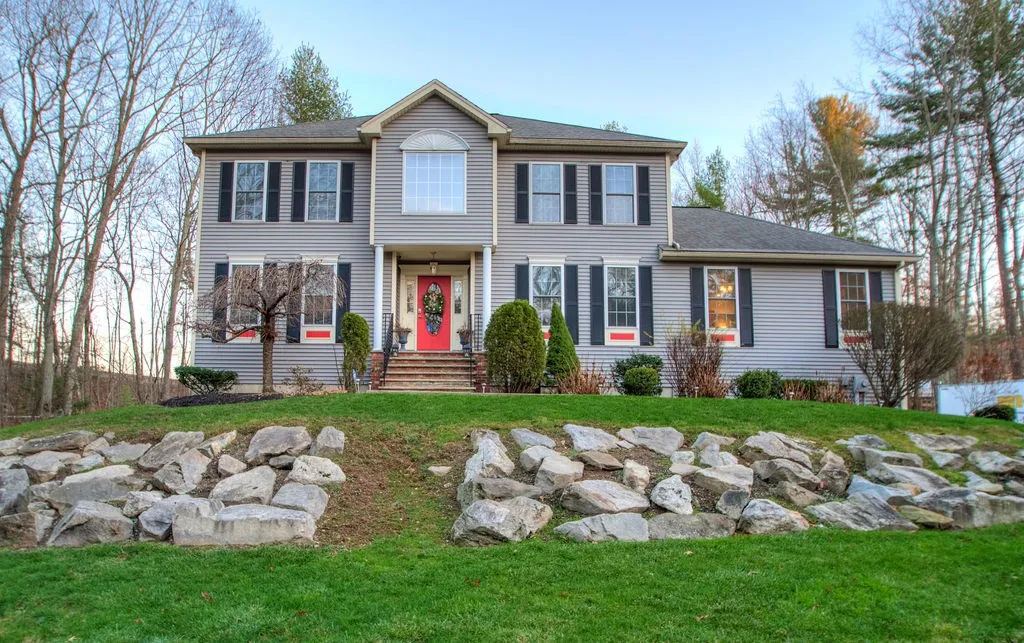 19 Squire Armour Road Windham NH 03087