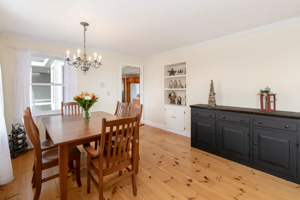 27 Pease Road Meredith NH 03253