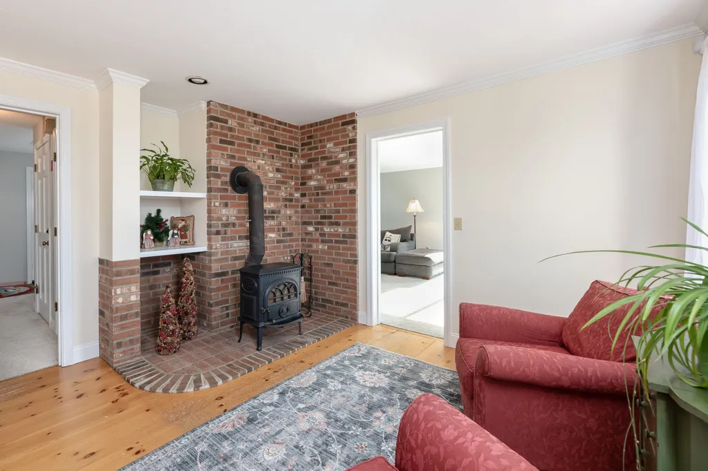 27 Pease Road Meredith NH 03253