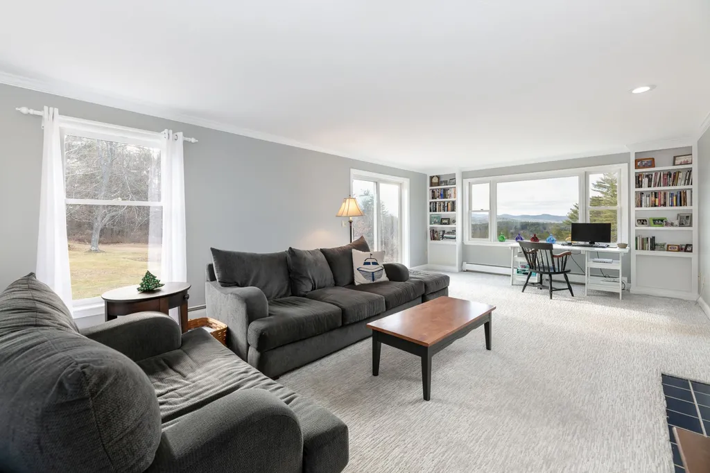 27 Pease Road Meredith NH 03253