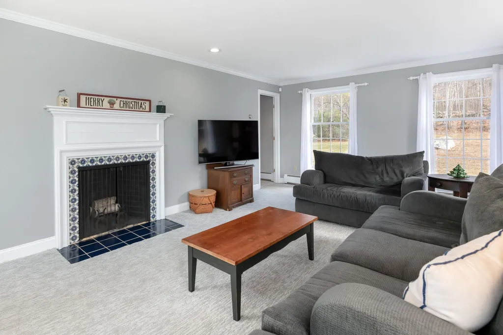 27 Pease Road Meredith NH 03253
