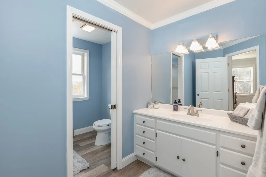 27 Pease Road Meredith NH 03253